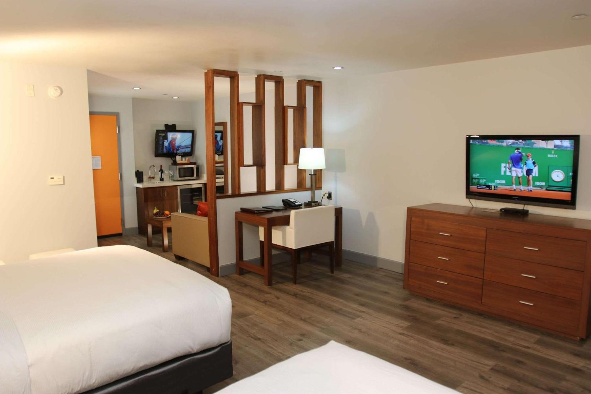 Blvd And Universal-hollywood, Ascend Collection Hotel