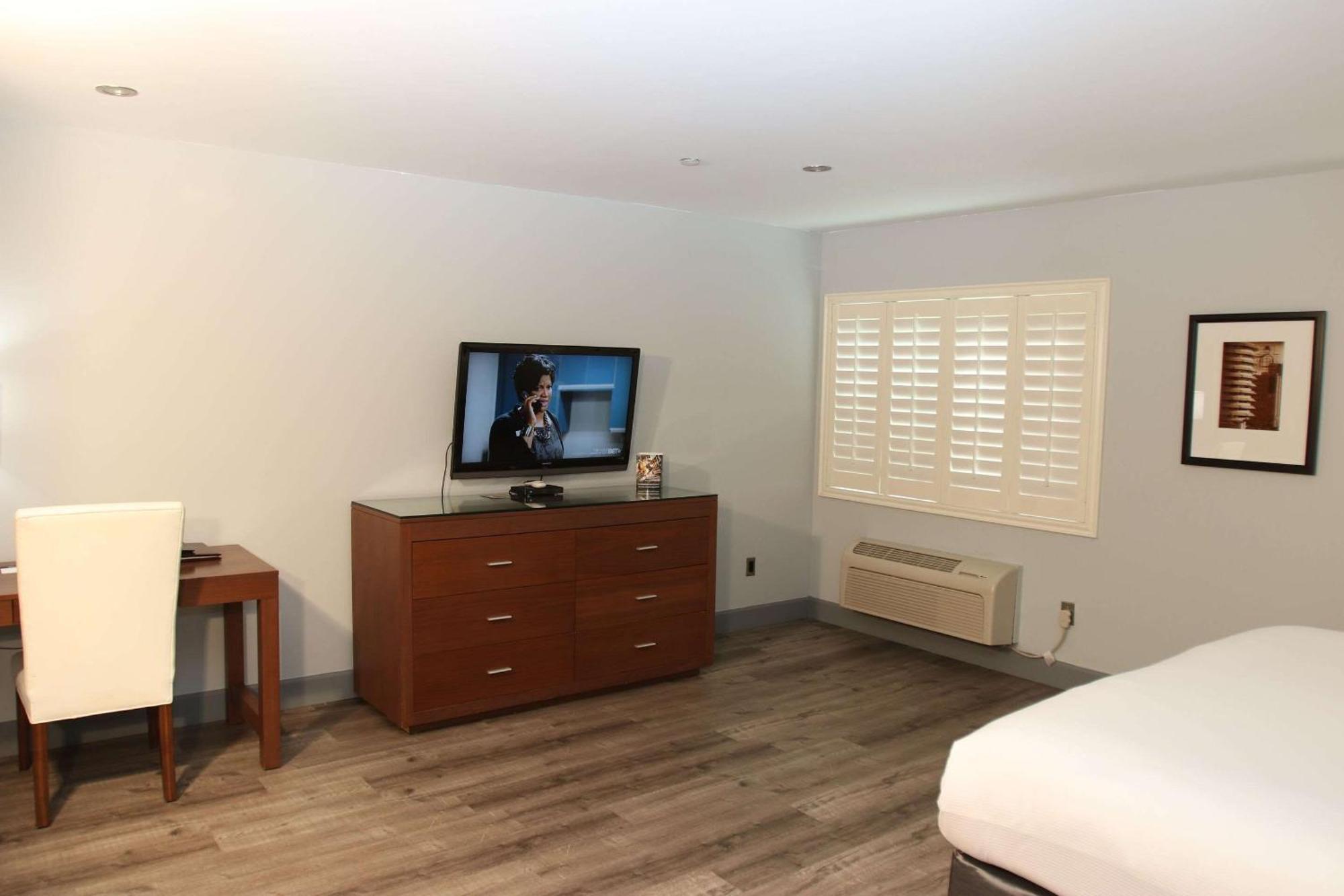 Blvd And Universal-hollywood, Ascend Collection Hotel Los Angeles