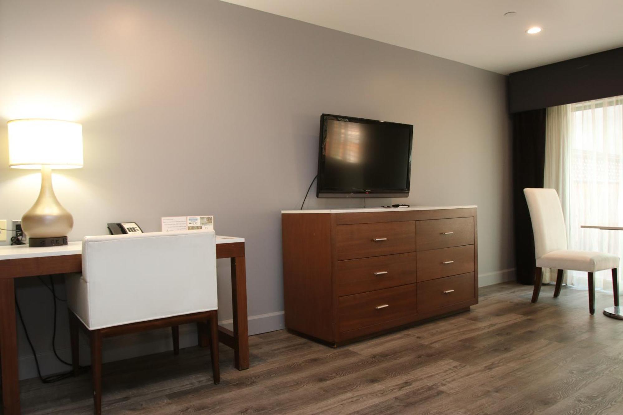 Blvd And Universal-hollywood, Ascend Collection Hotel
